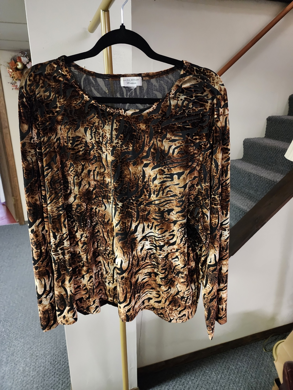 Laura Ashley Woman 1-2x Brown & Black Abstract Animal-Print Long Sleeve Tee